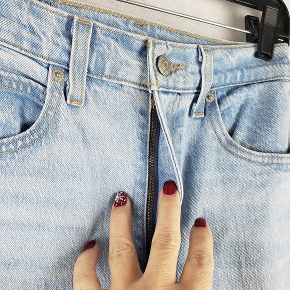 Levi's Women's 25x29 70's High Rise Slim Straight Leg Jeans Light Wash Denim - Picture 4 of 14